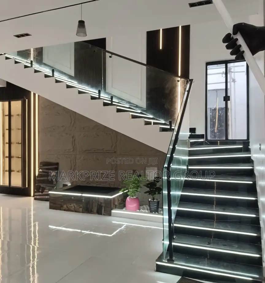 6bdrm Duplex in Chevron Lekki Lagos for sale in Chevron