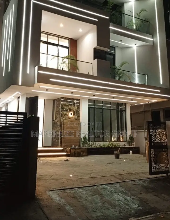 6bdrm Duplex in Chevron Lekki Lagos for sale in Chevron
