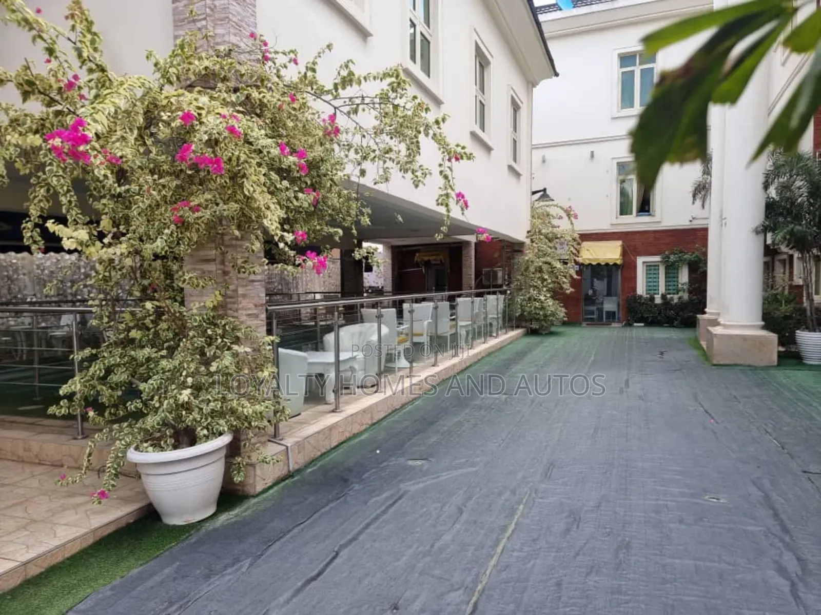 Hotel for Outright Sale in Ikeja Gra Lagos in Ikeja GRA