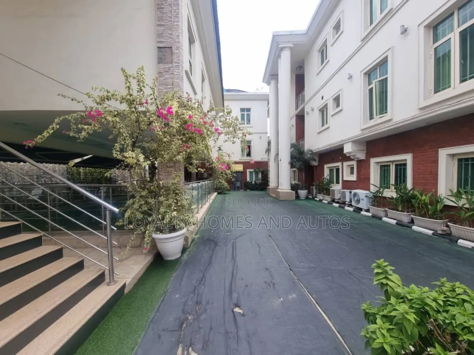 Hotel for Outright Sale in Ikeja Gra Lagos in Ikeja GRA