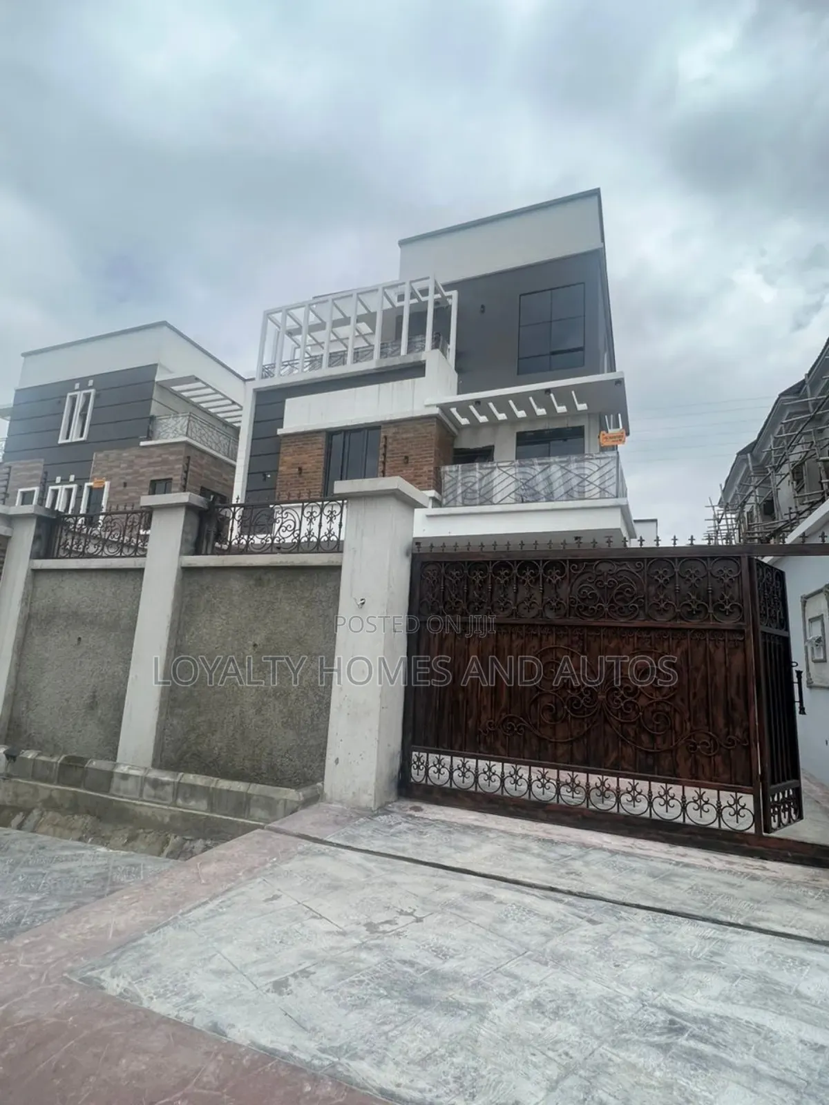 5bdrm Duplex in Omole Phase 1 Ikeja for sale in Omole Phase 1