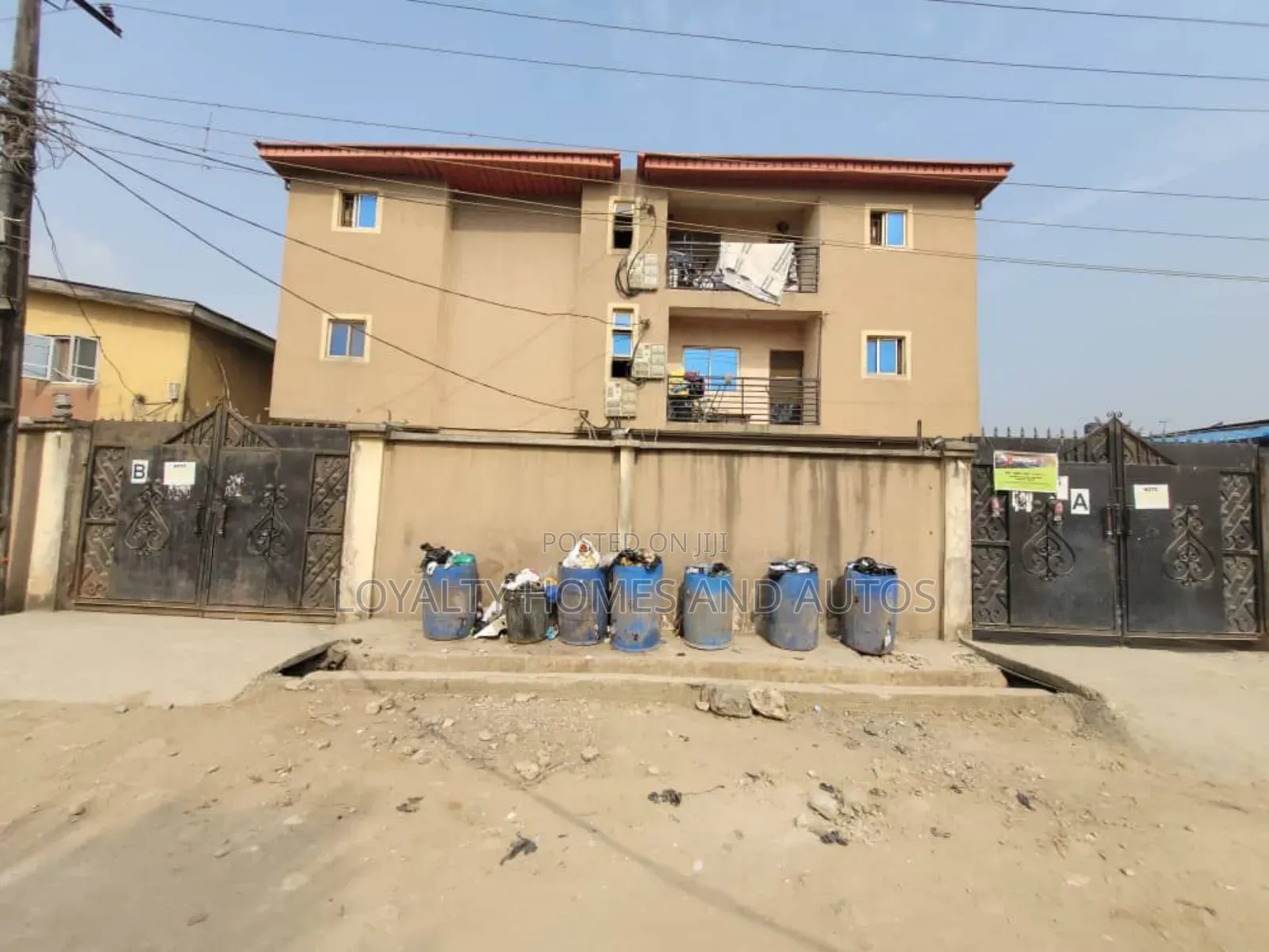 3bdrm Block of Flats in Isolo Lagos for sale in Isolo