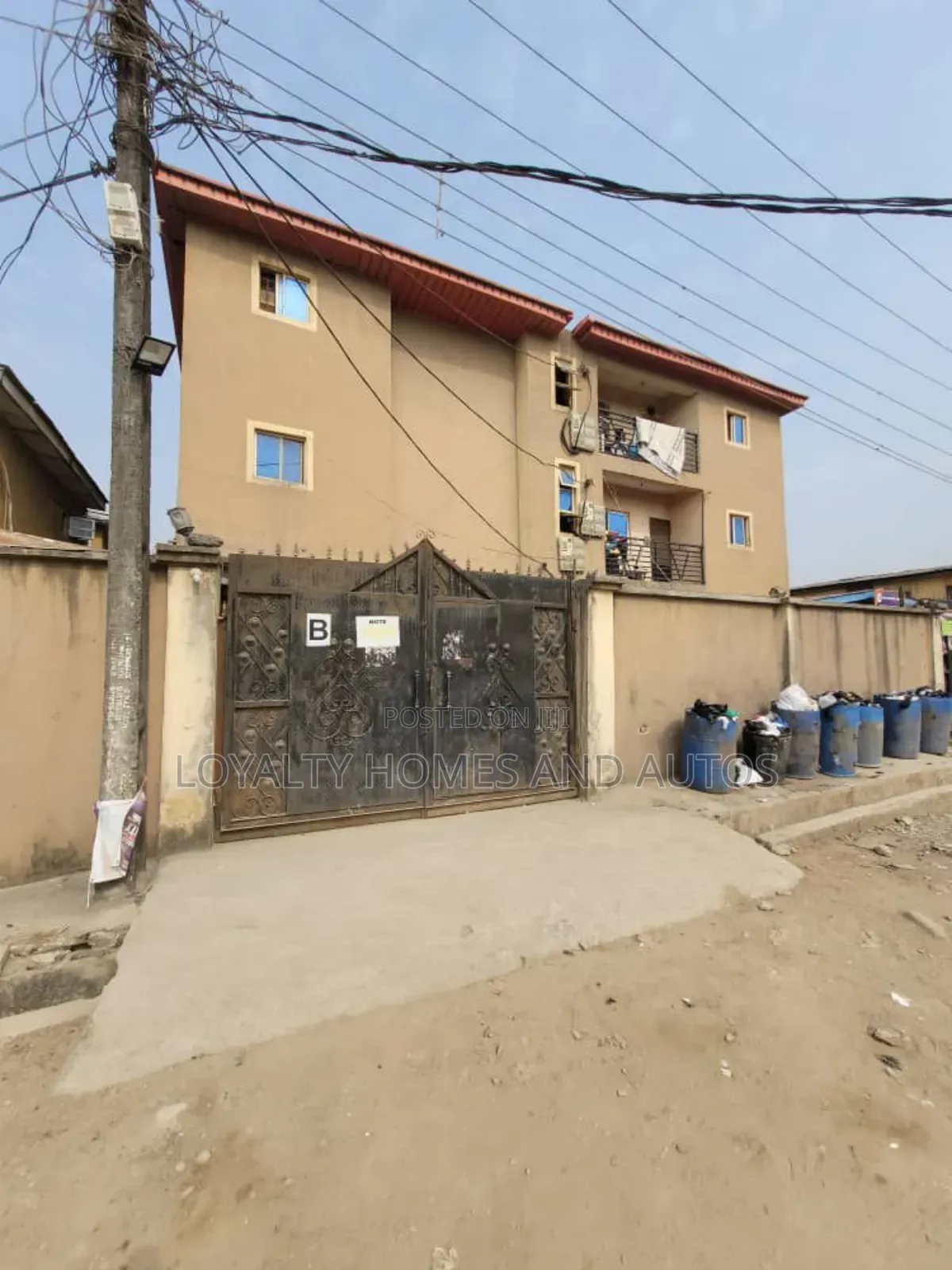 3bdrm Block of Flats in Isolo Lagos for sale in Isolo