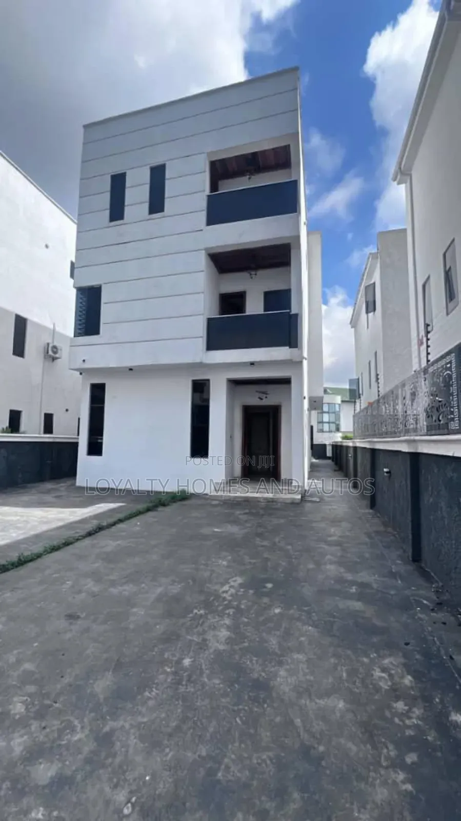 5bdrm Duplex in Ikeja Gra Lagos for sale in Ikeja GRA