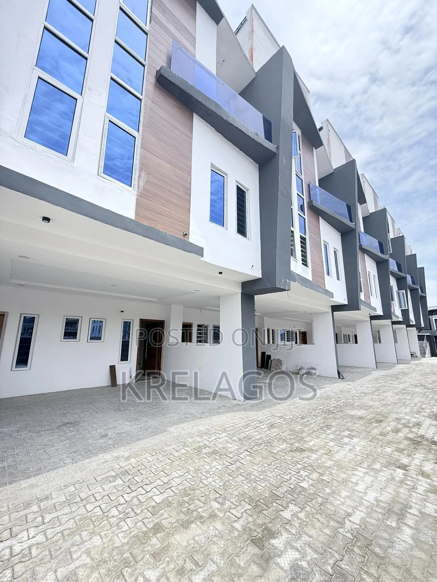 4bdrm Duplex in Ikate for sale in Ikate
