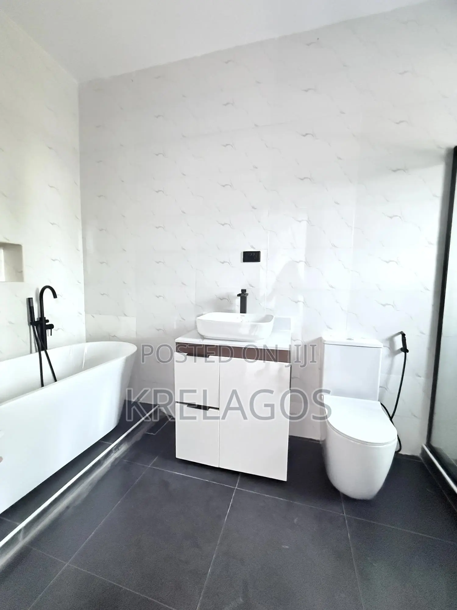 4bdrm Duplex in Ikate for sale in Ikate