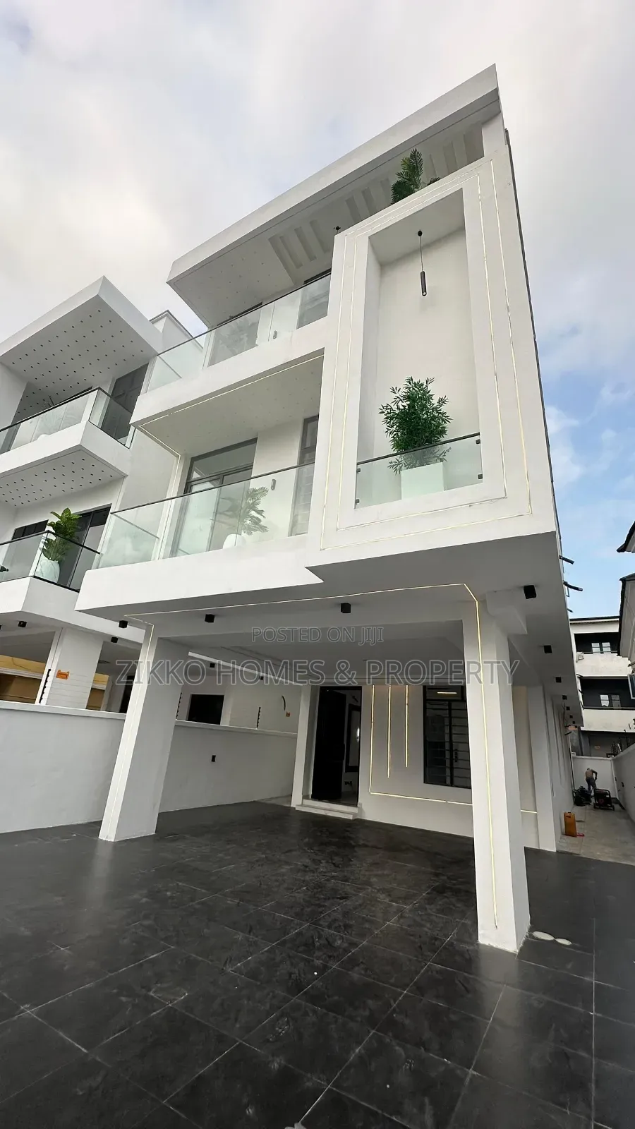 5bdrm Duplex in Chevron Drive, Lekki for sale in Lekki