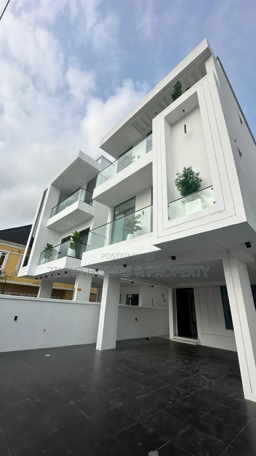 5bdrm Duplex in Chevron Drive, Lekki for sale in Lekki
