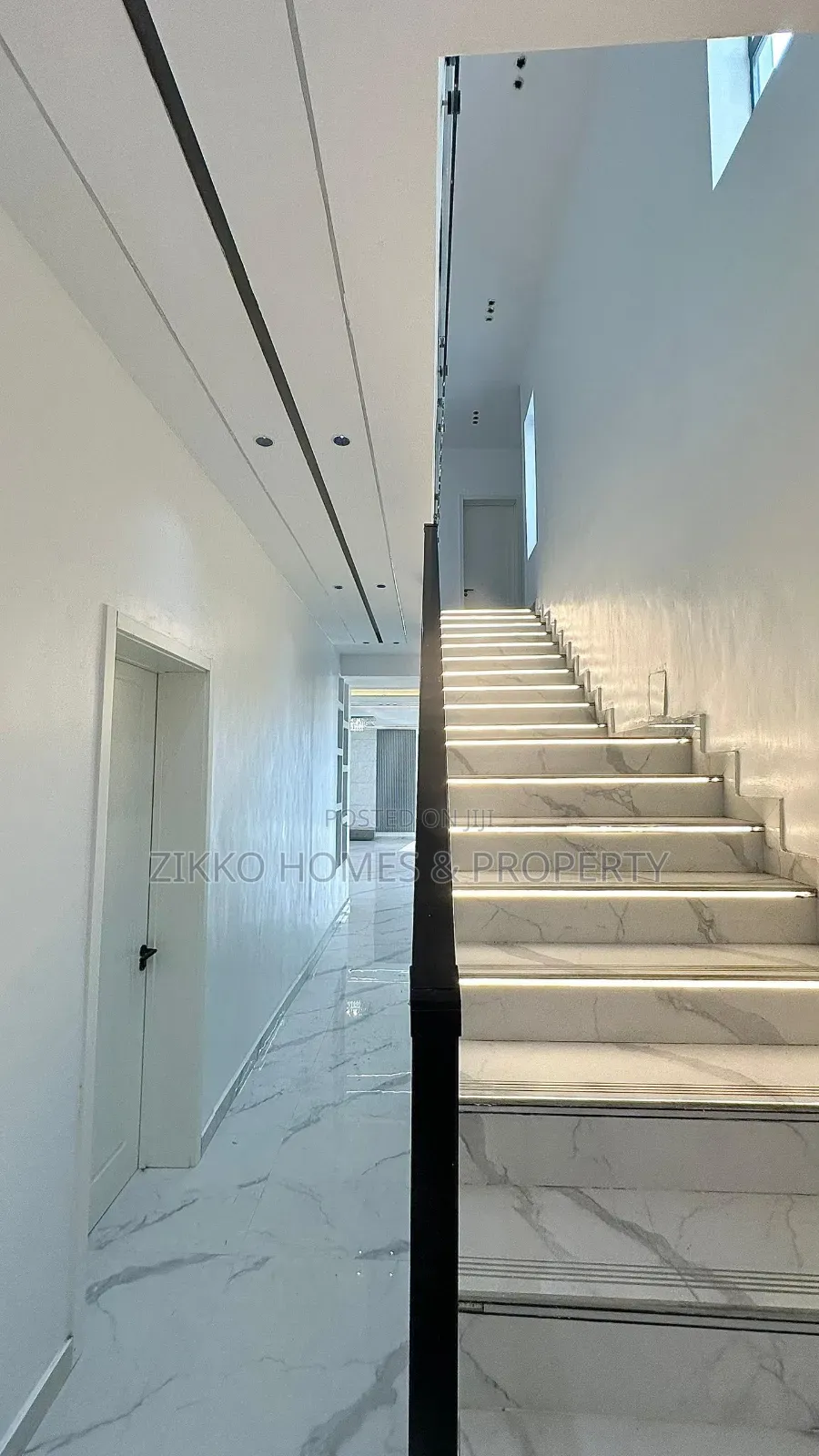 5bdrm Duplex in Chevron Drive, Lekki for sale in Lekki