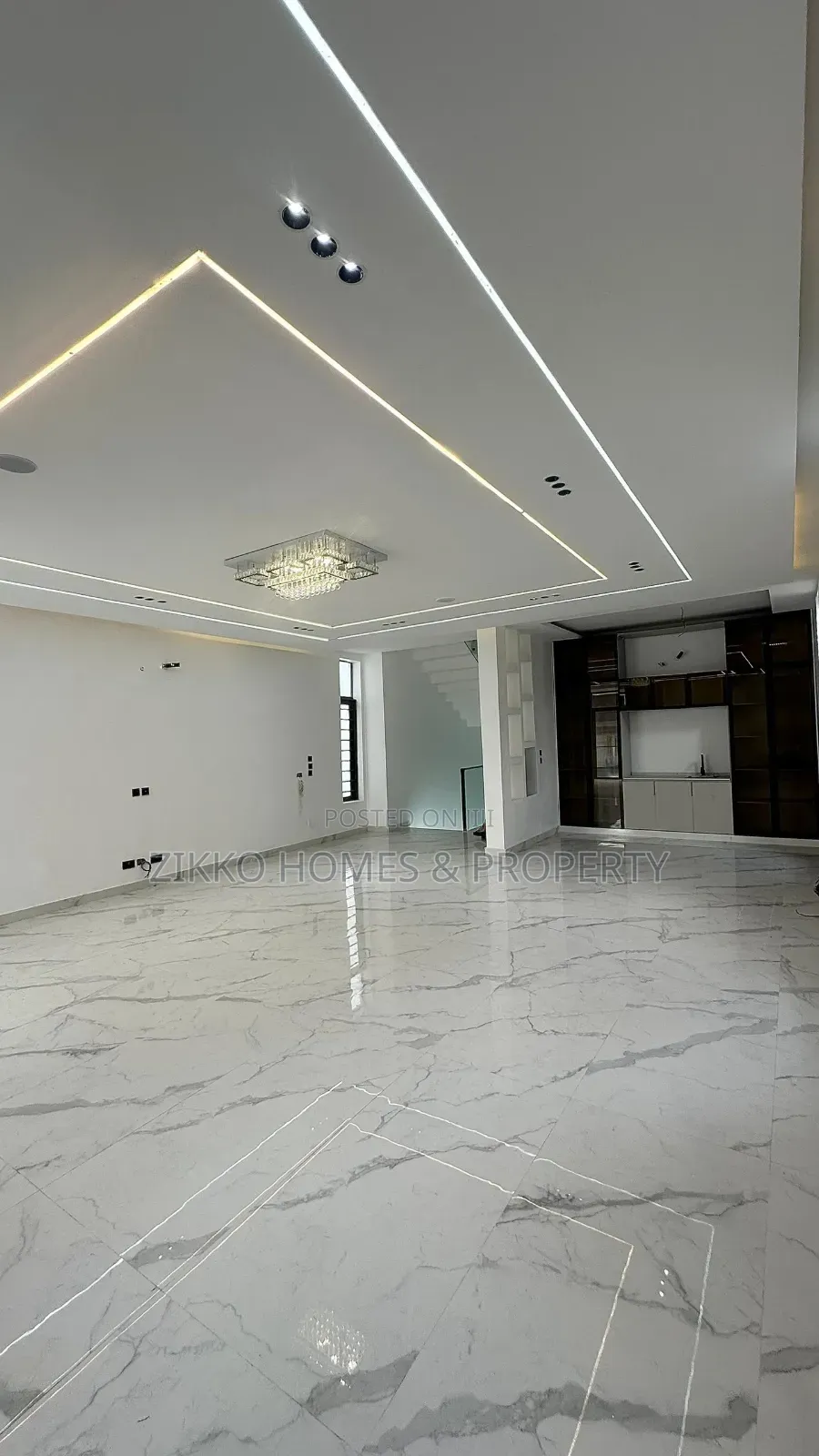 5bdrm Duplex in Chevron Drive, Lekki for sale in Lekki
