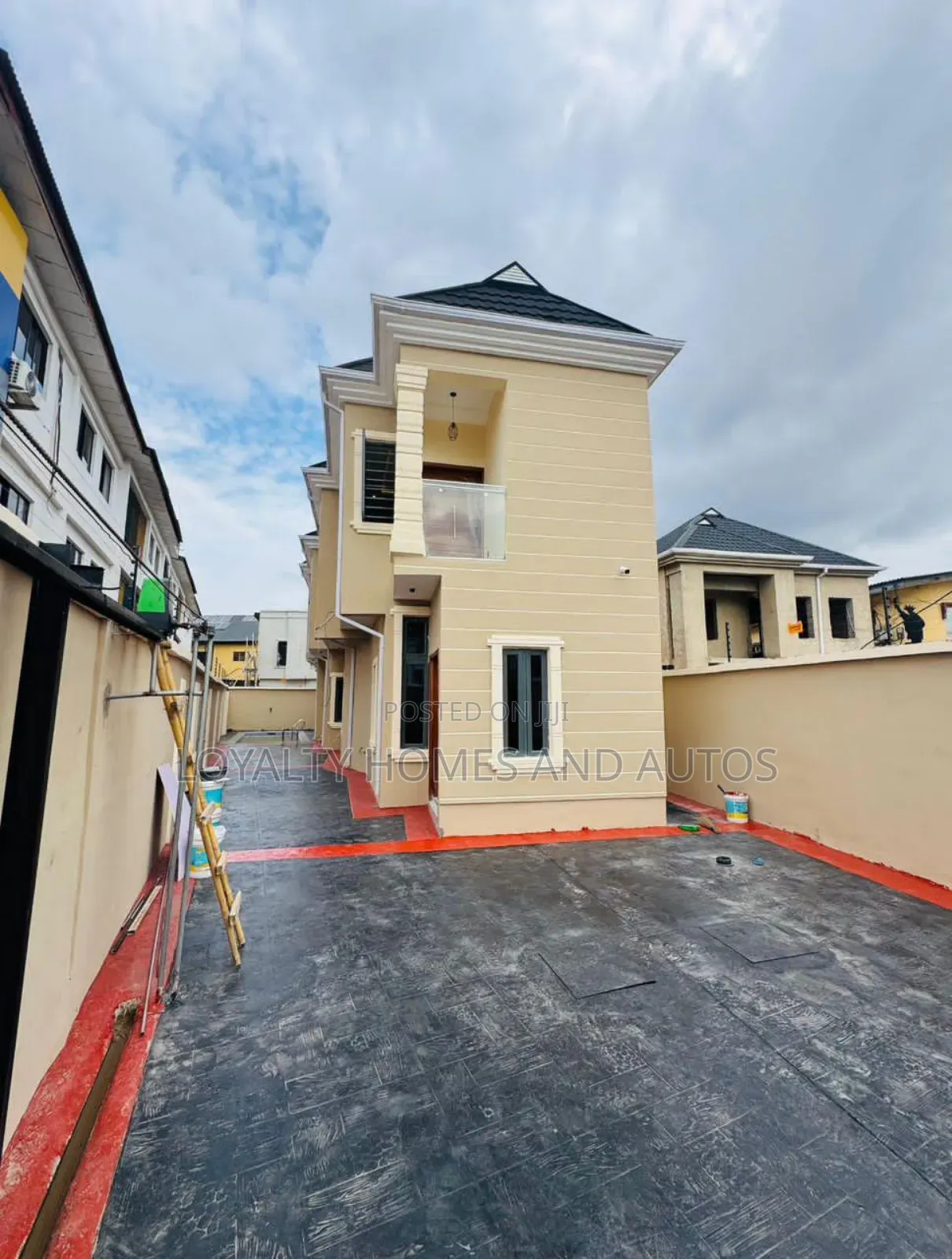 4bdrm Duplex in A Secured Estate At for sale in Ogba