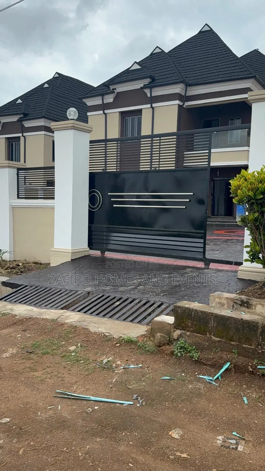 6bdrm Duplex in Malami Estate for sale in Oluyole Estate