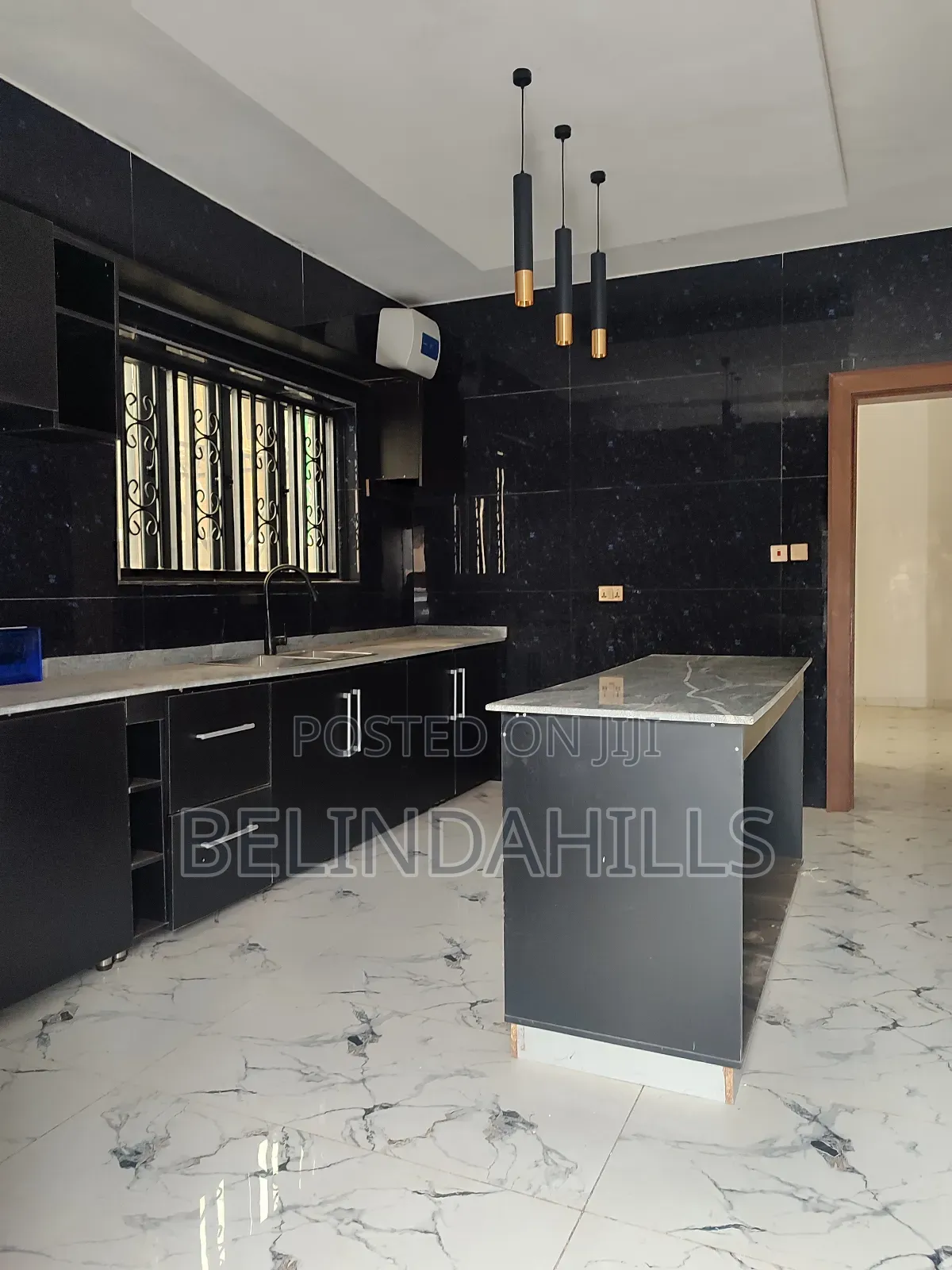 5bdrm Duplex in Apo Resettlement for sale in Apo Resettlement
