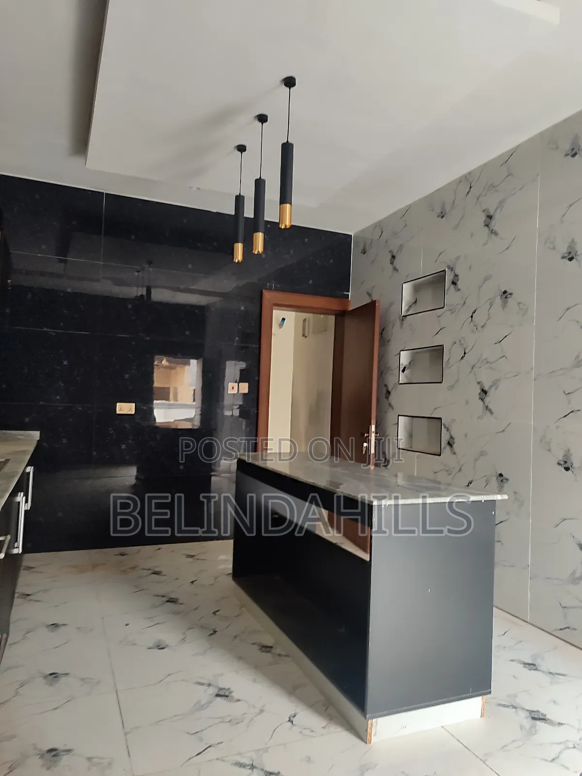 5bdrm Duplex in Apo Resettlement for sale in Apo Resettlement