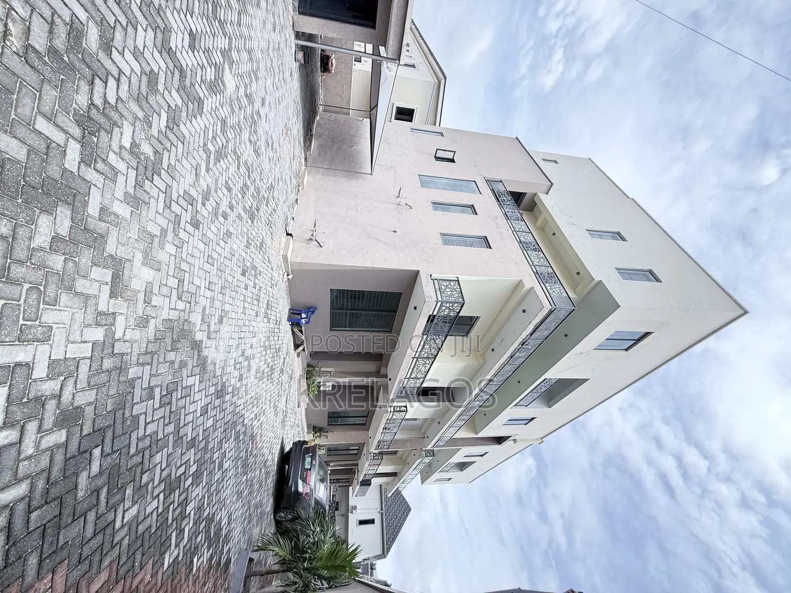 3bdrm Duplex in Ikate for sale in Ikate