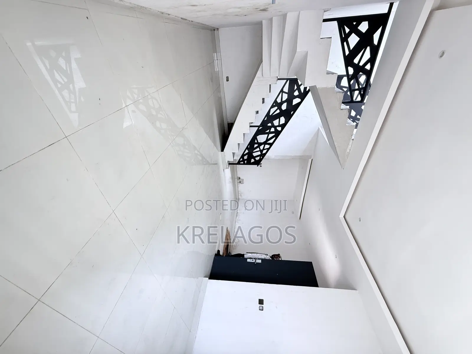 3bdrm Duplex in Ikate for sale in Ikate
