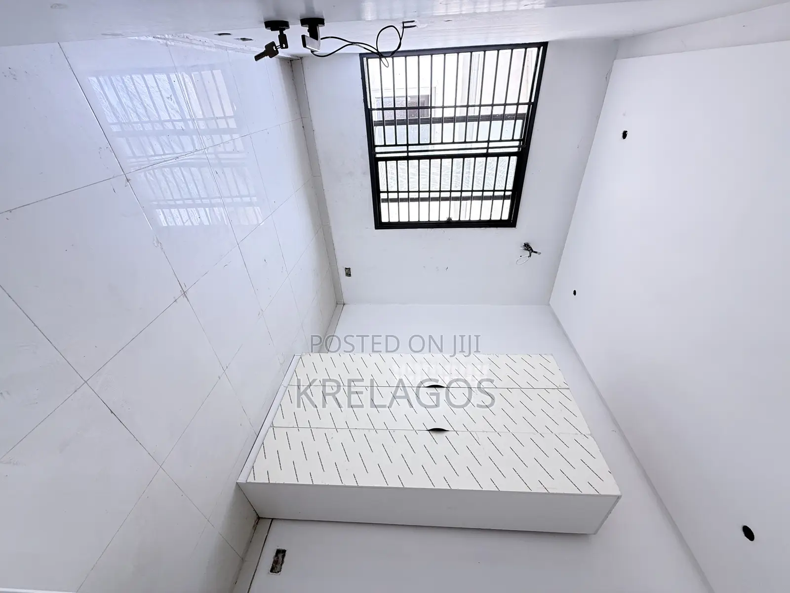 3bdrm Duplex in Ikate for sale in Ikate