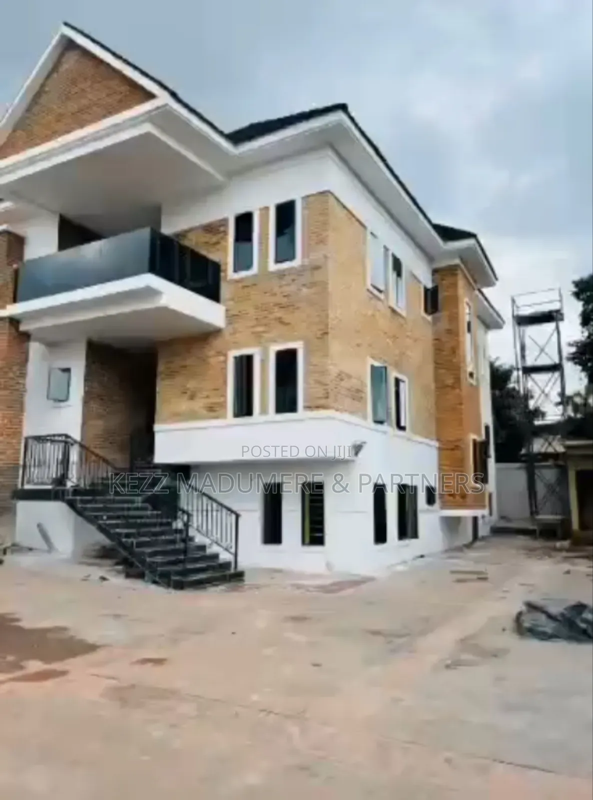 6bdrm Duplex in Independent Layout, for sale in Enugu