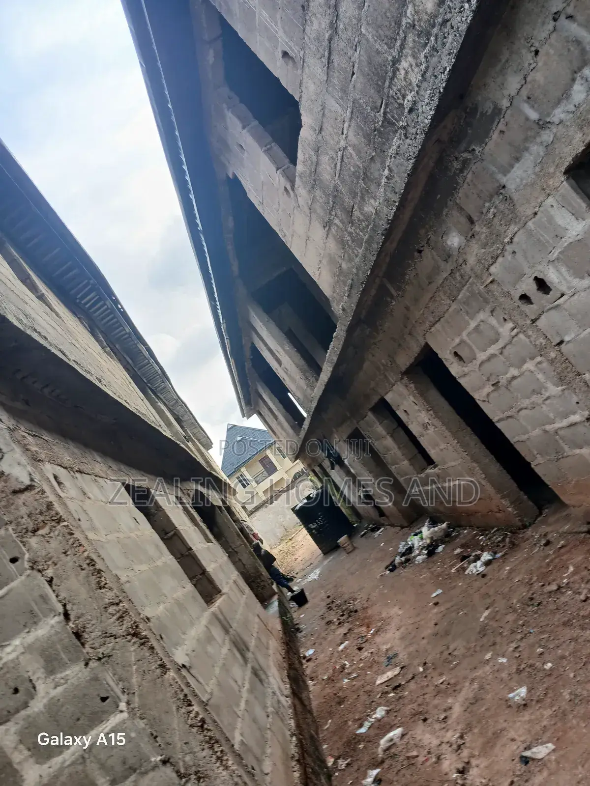 8bdrm House in Evergreen Estate, Alimosho for sale in Alimosho
