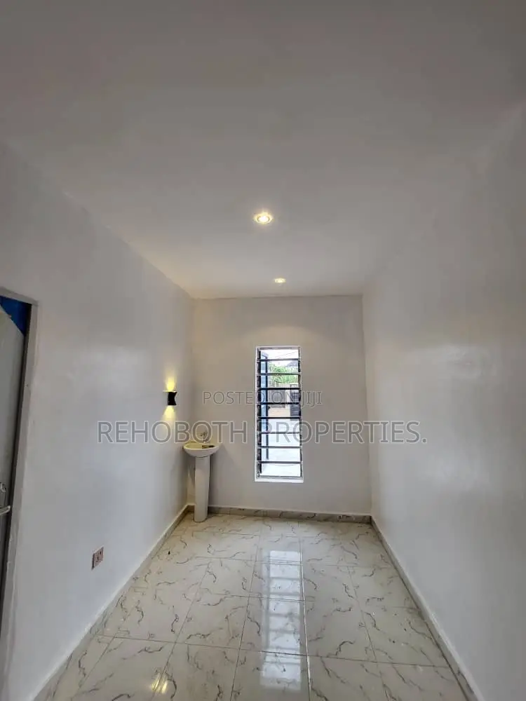 4bdrm Bungalow in Olofa Royal Estate, Akala Express for sale in Akala Express