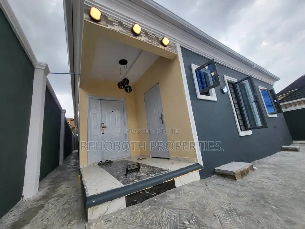 4bdrm Bungalow in Olofa Royal Estate, Akala Express for sale in Akala Express