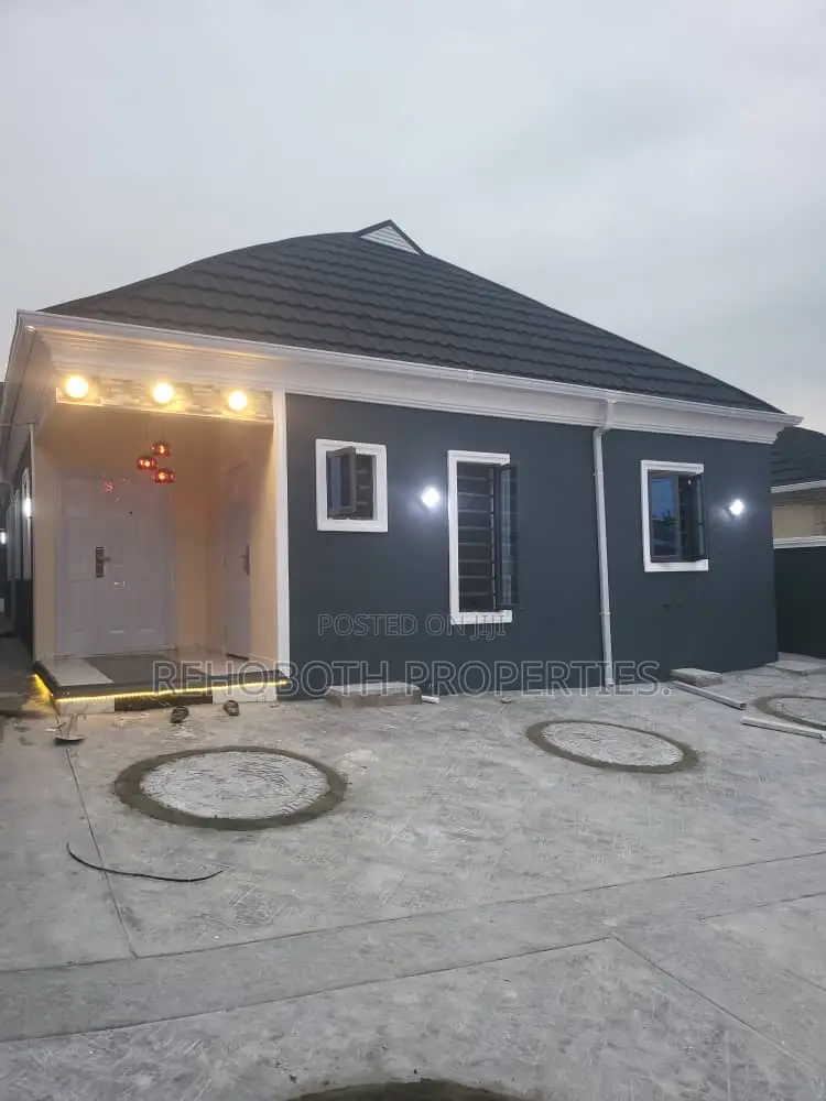 4bdrm Bungalow in Olofa Royal Estate, Akala Express for sale in Akala Express