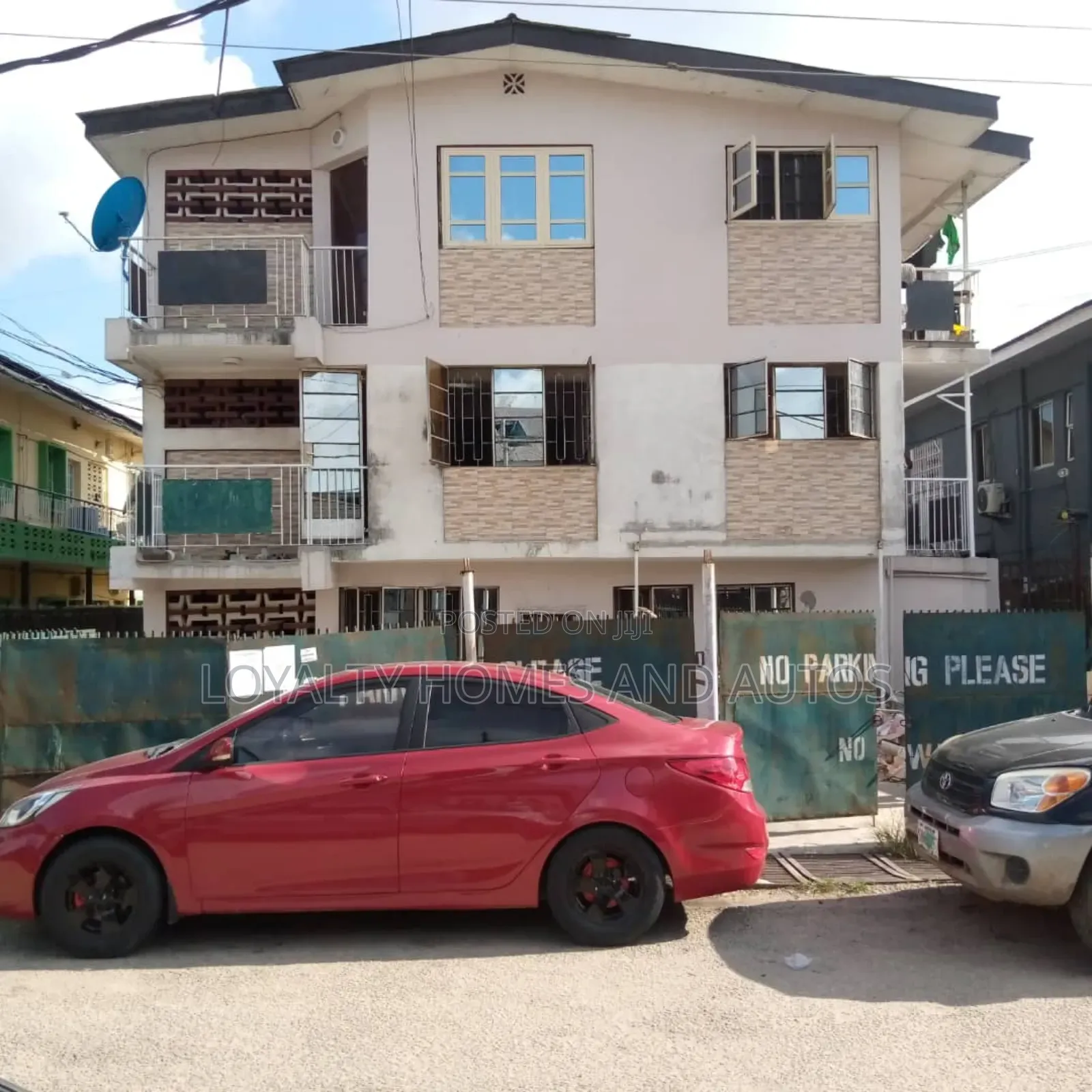 3bdrm Block of Flats in Surulere Lagos for sale in Surulere