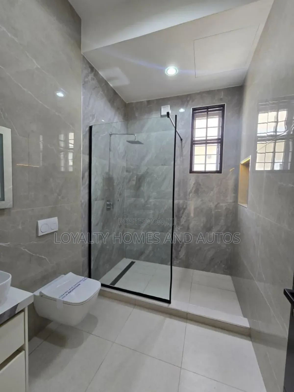 5bdrm Mansion in Chevron Lekki Lagos for sale in Lekki