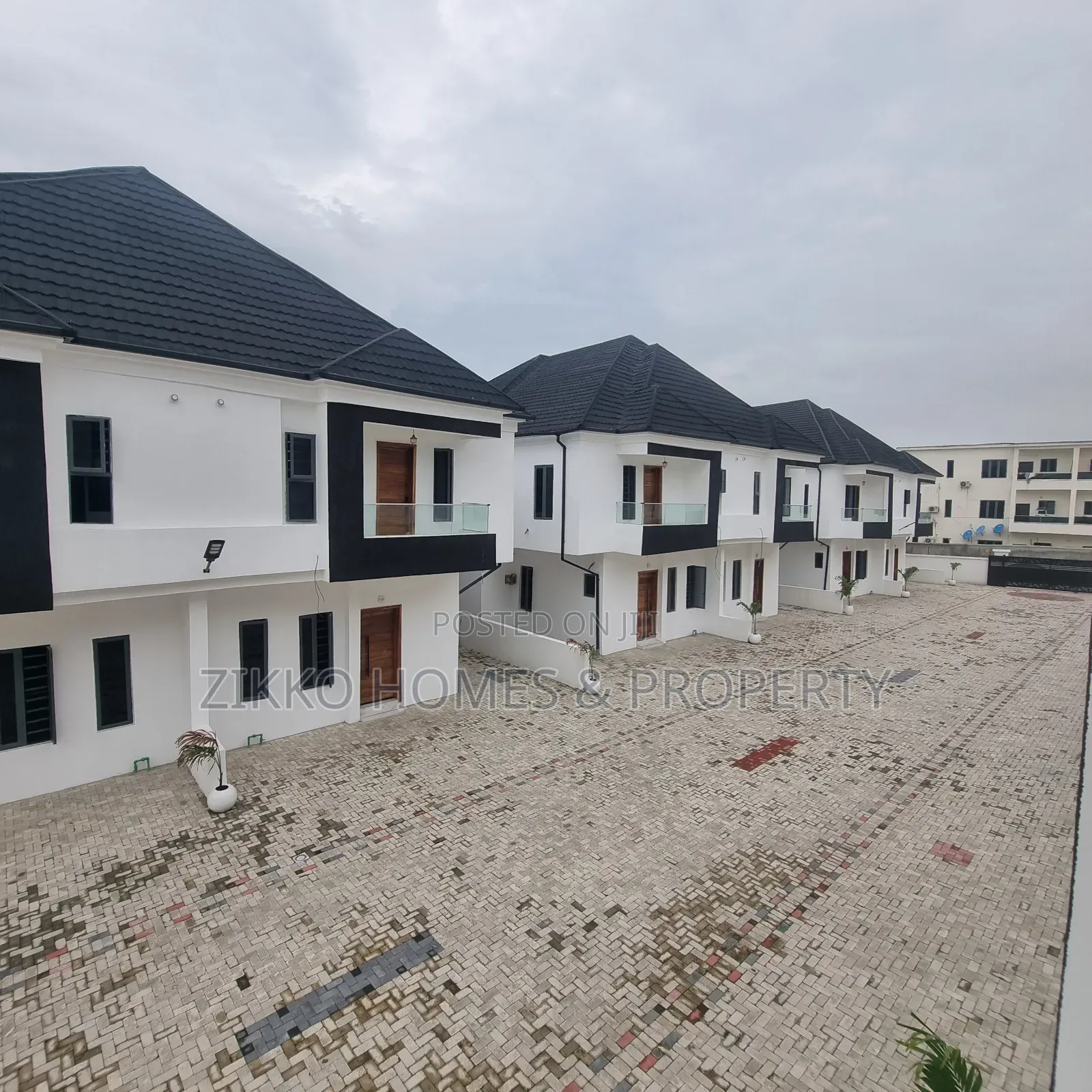 4bdrm Duplex in Harris Drive, Lekki for sale in Lekki