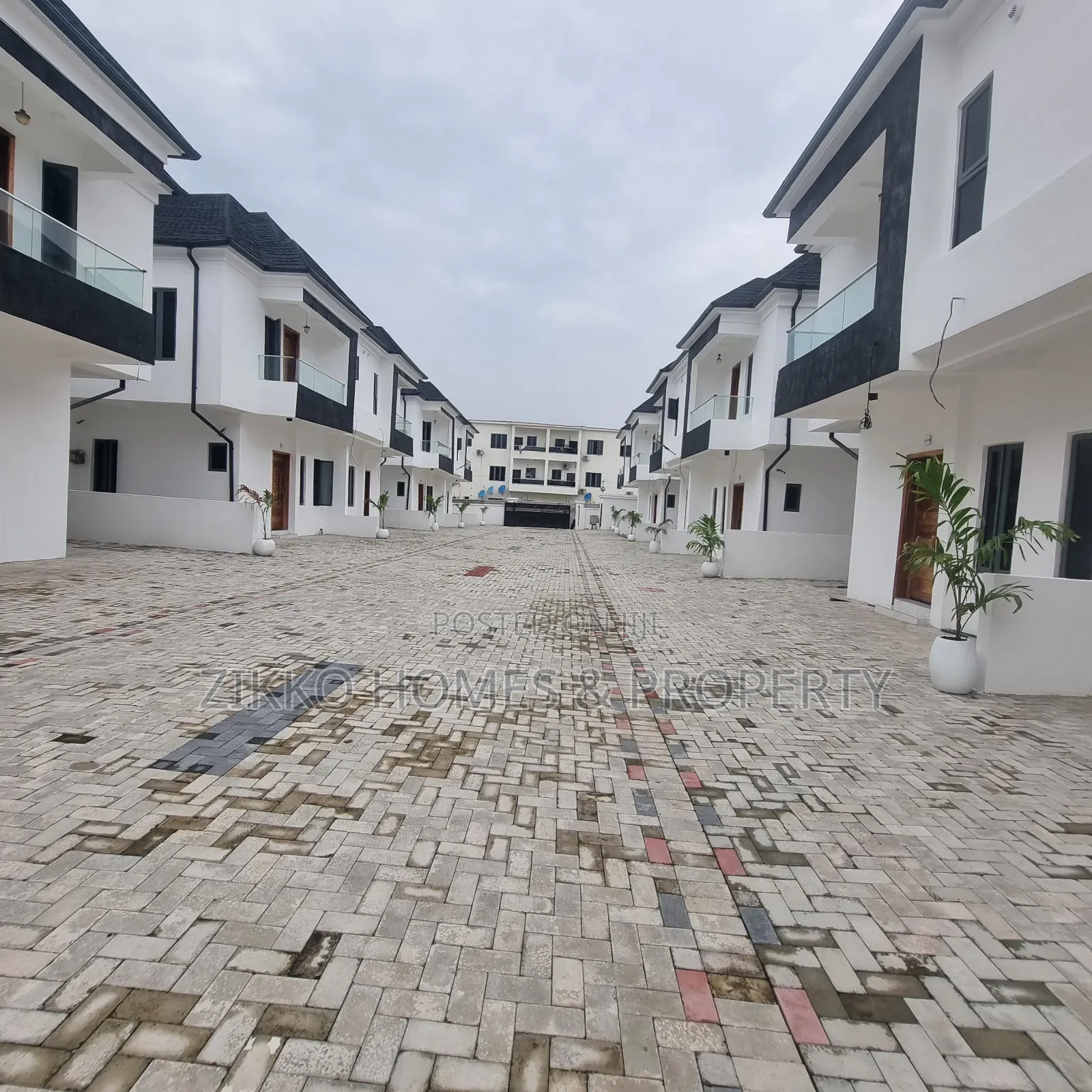 4bdrm Duplex in Harris Drive, Lekki for sale in Lekki