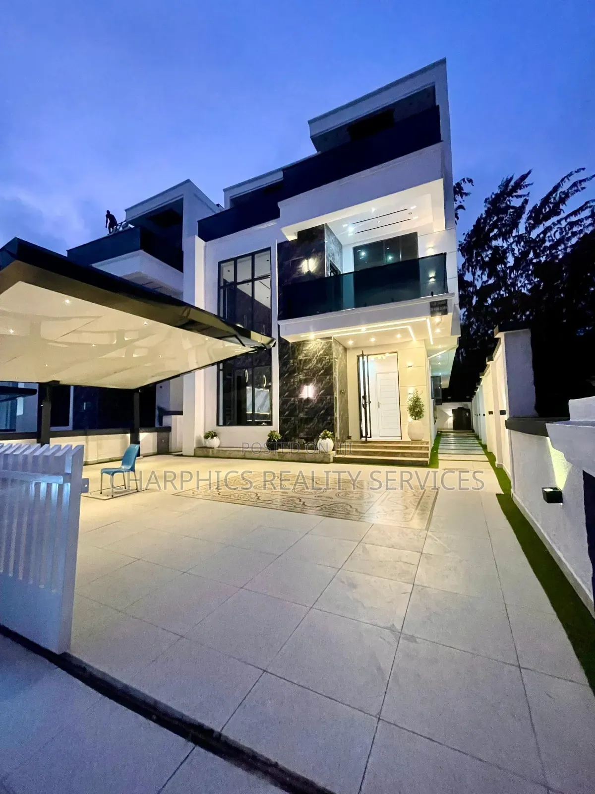 5bdrm Duplex in Ikota for sale in Ikota
