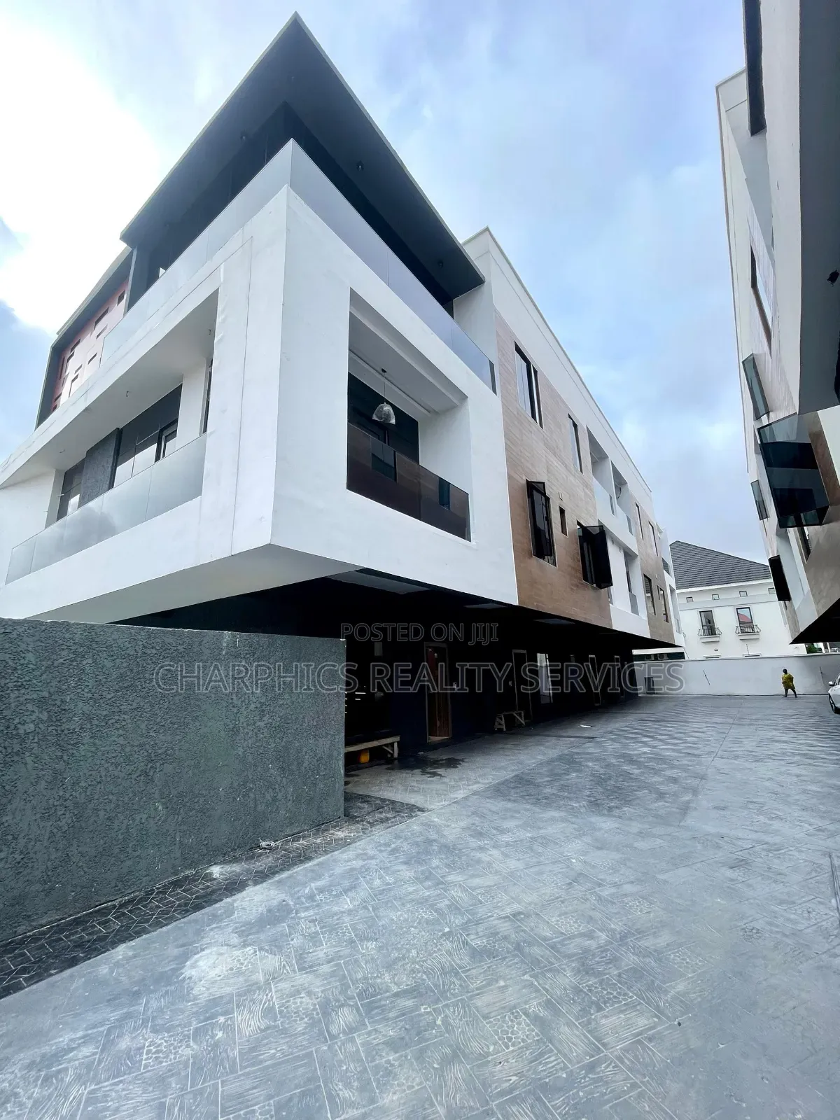 4bdrm Duplex in Lekki Phase 1 for sale in Lekki Phase 1
