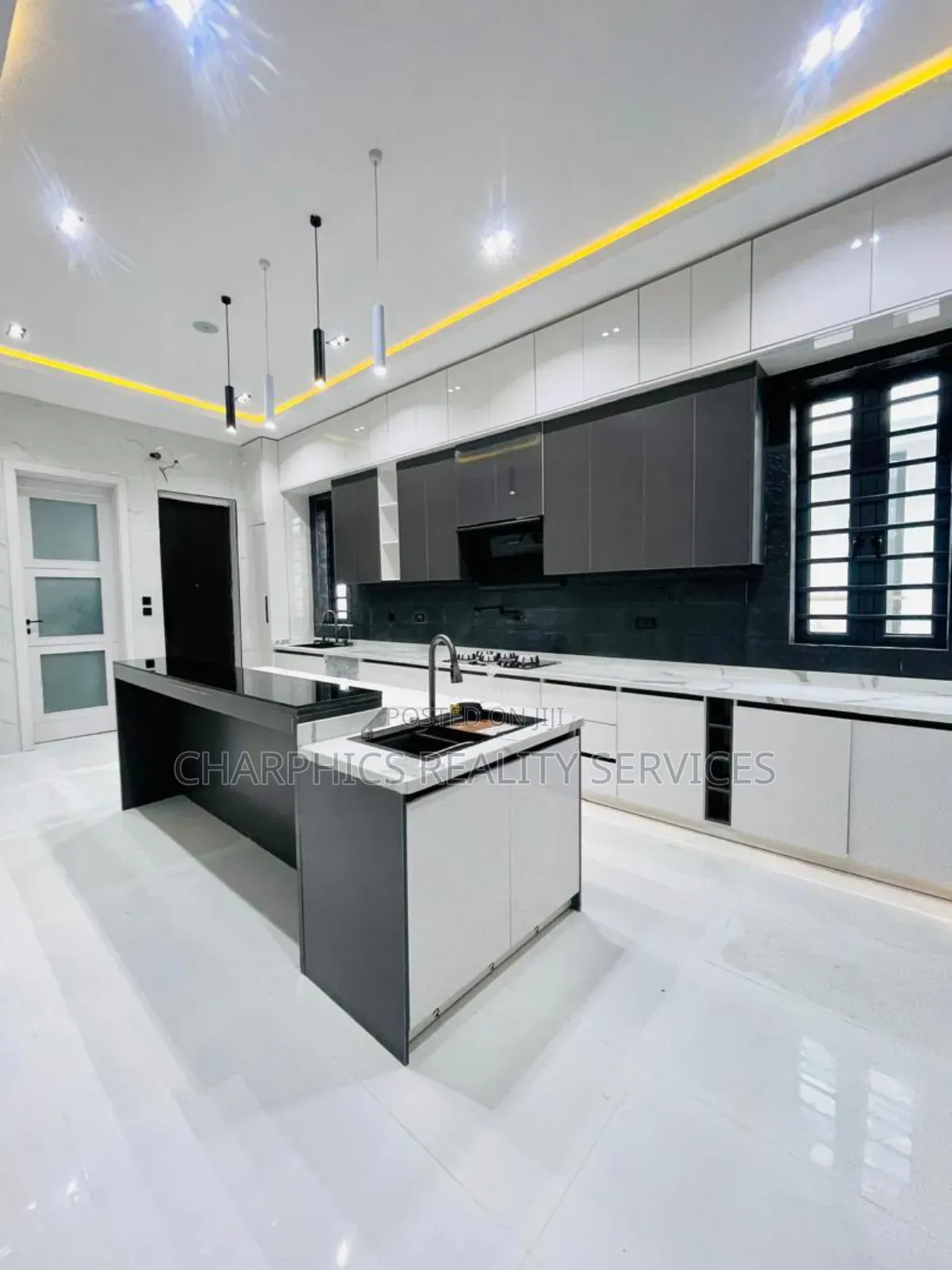 5bdrm Duplex in Lekki for sale in Lekki