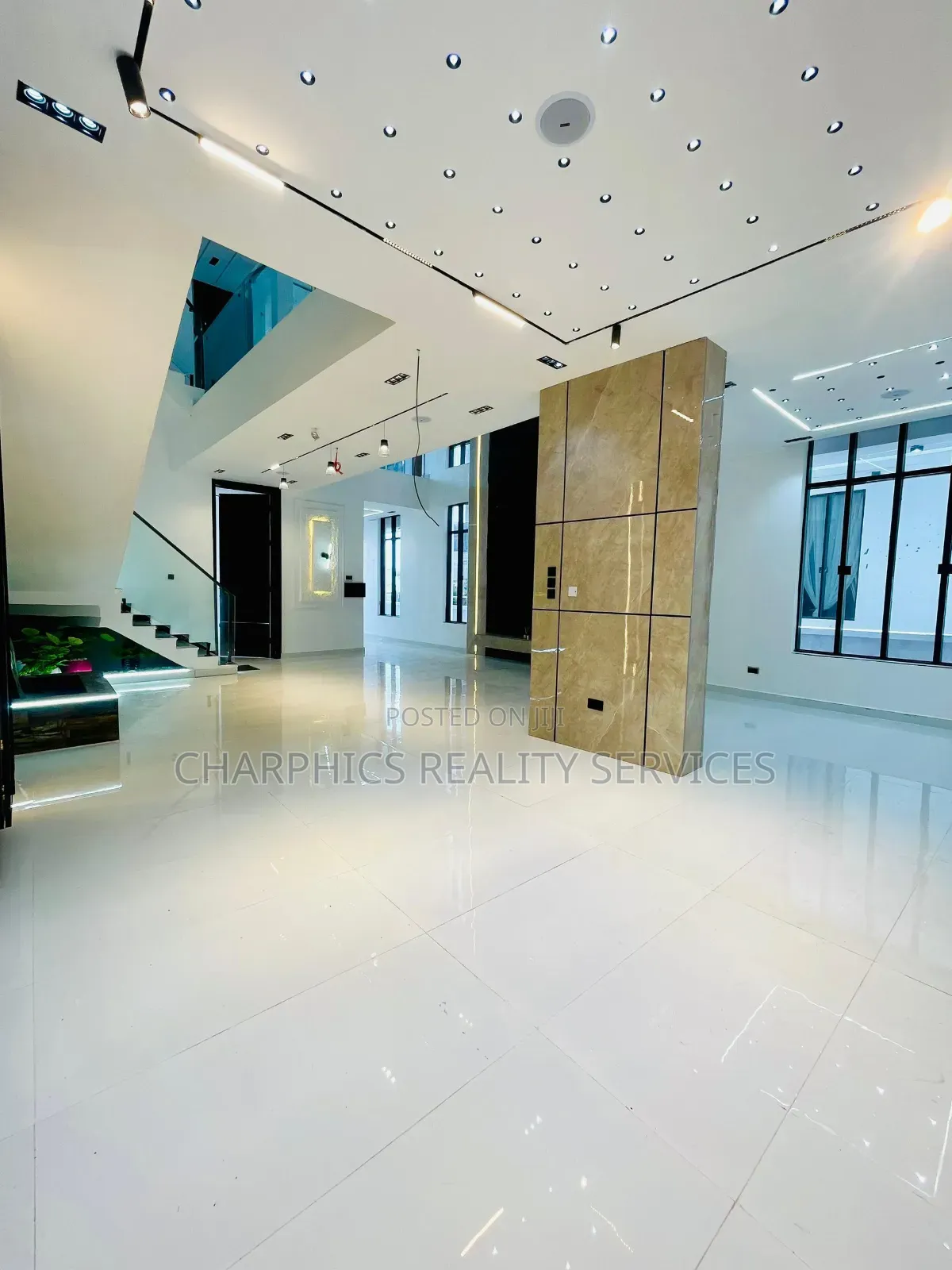 6bdrm Duplex in Chevron for sale in Chevron