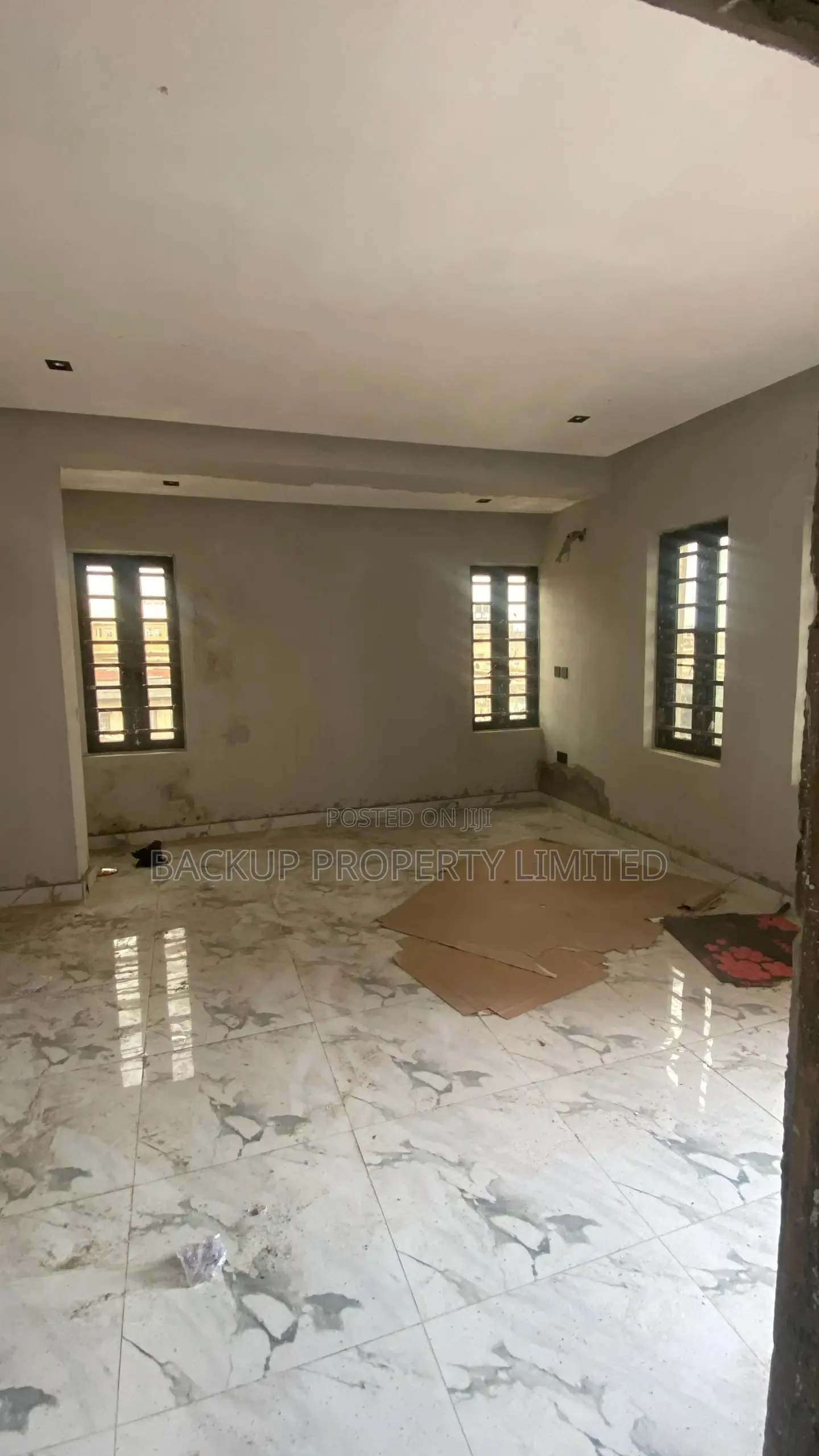 3bdrm Block of Flats in Akoka for sale in Akoka
