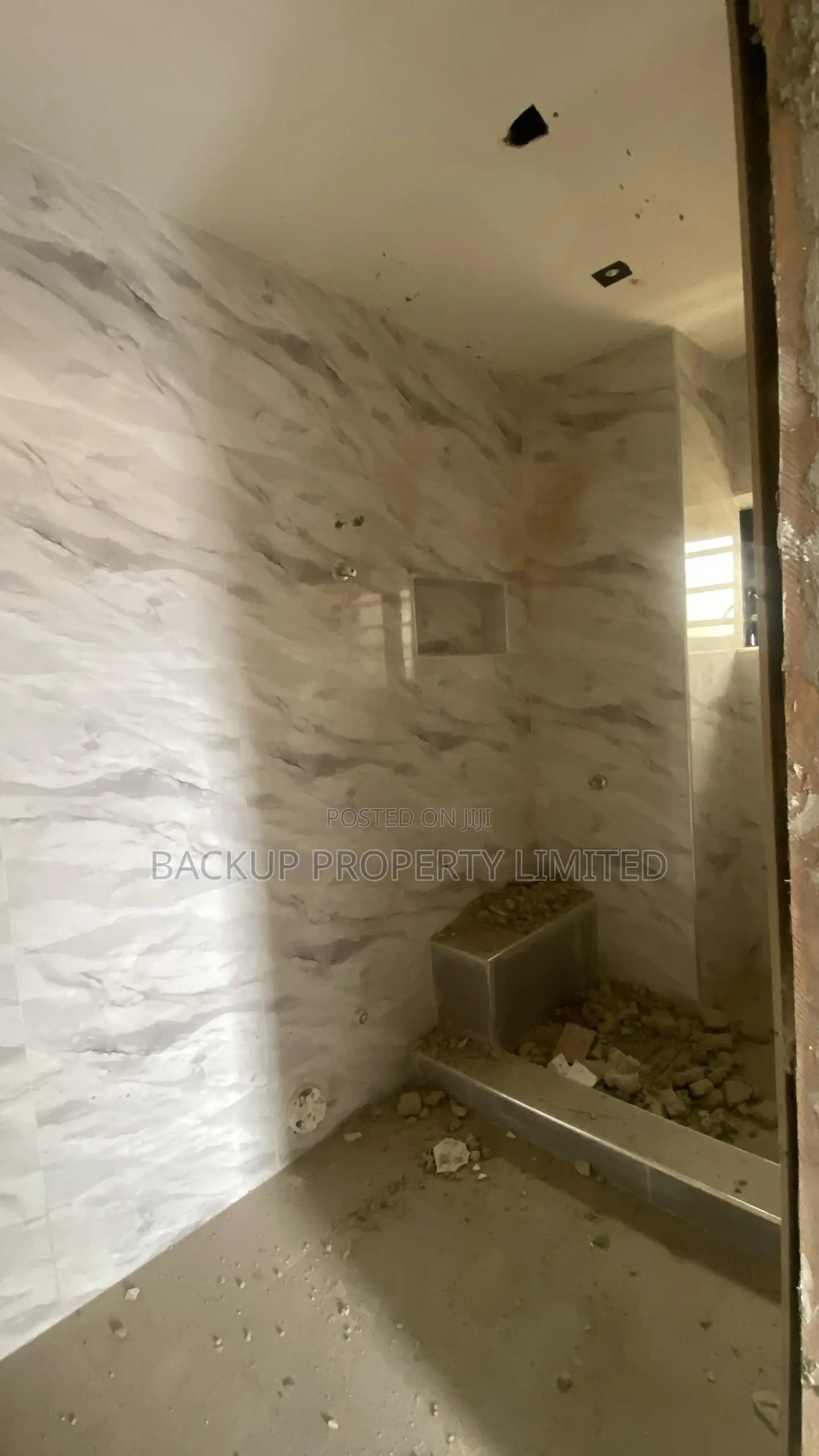 3bdrm Block of Flats in Akoka for sale in Akoka