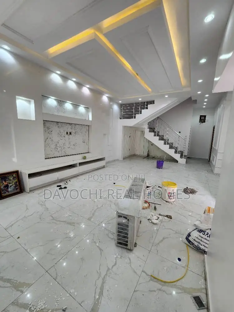 4bdrm Duplex in Chevron for rent in Chevron