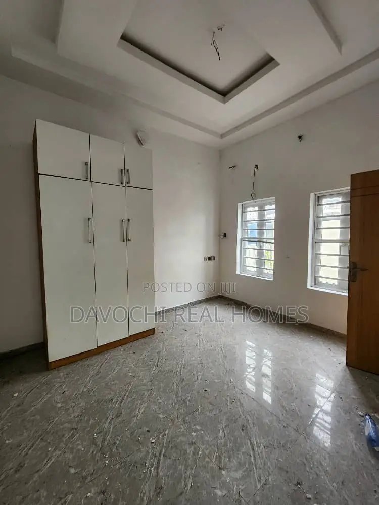 4bdrm Duplex in Chevron for rent in Chevron