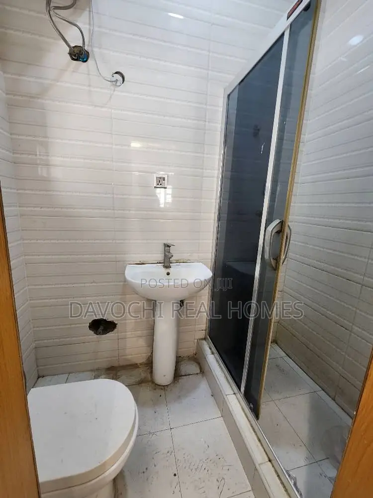 4bdrm Duplex in Chevron for rent in Chevron
