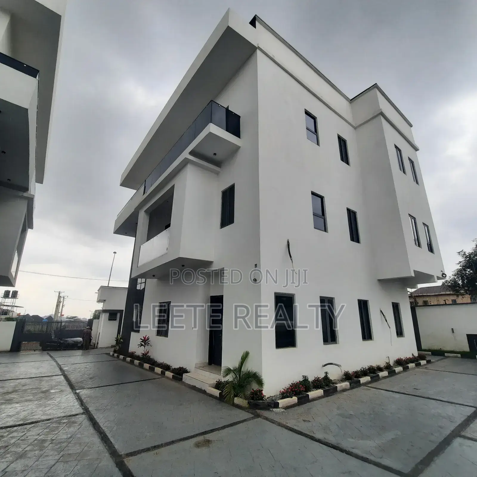 5bdrm Duplex in Guzape District for sale in Guzape District