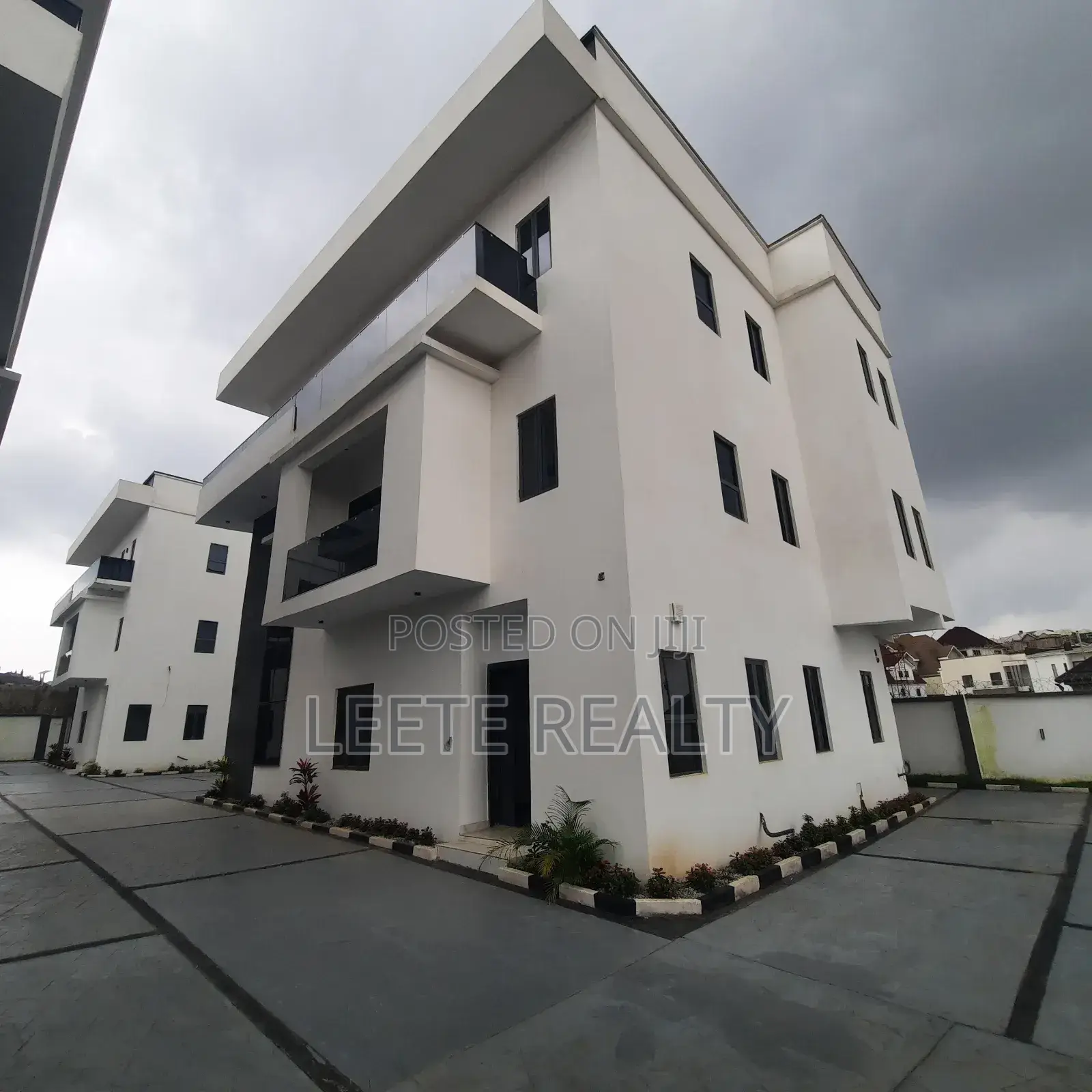 5bdrm Duplex in Guzape District for sale in Guzape District