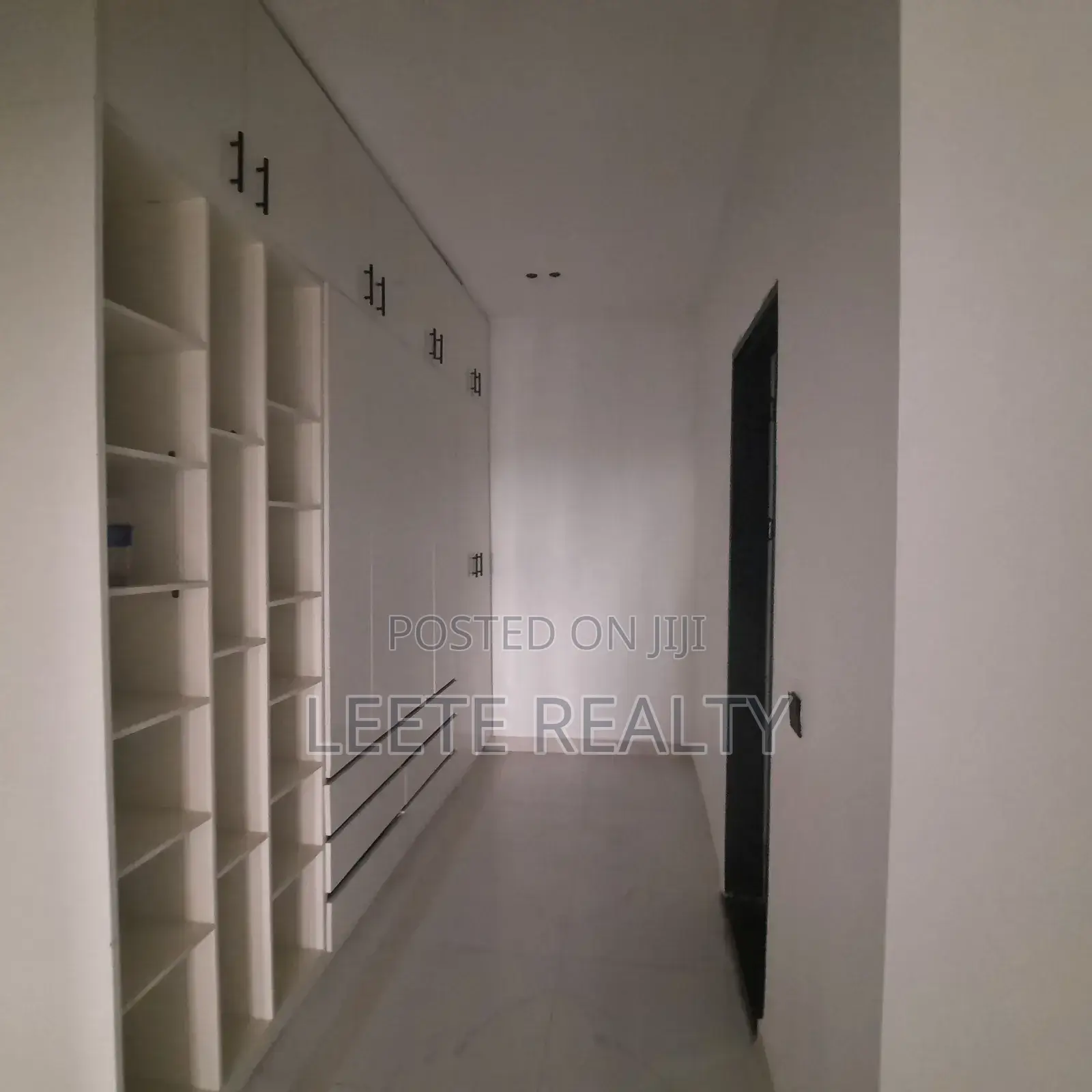 5bdrm Duplex in Guzape District for sale in Guzape District