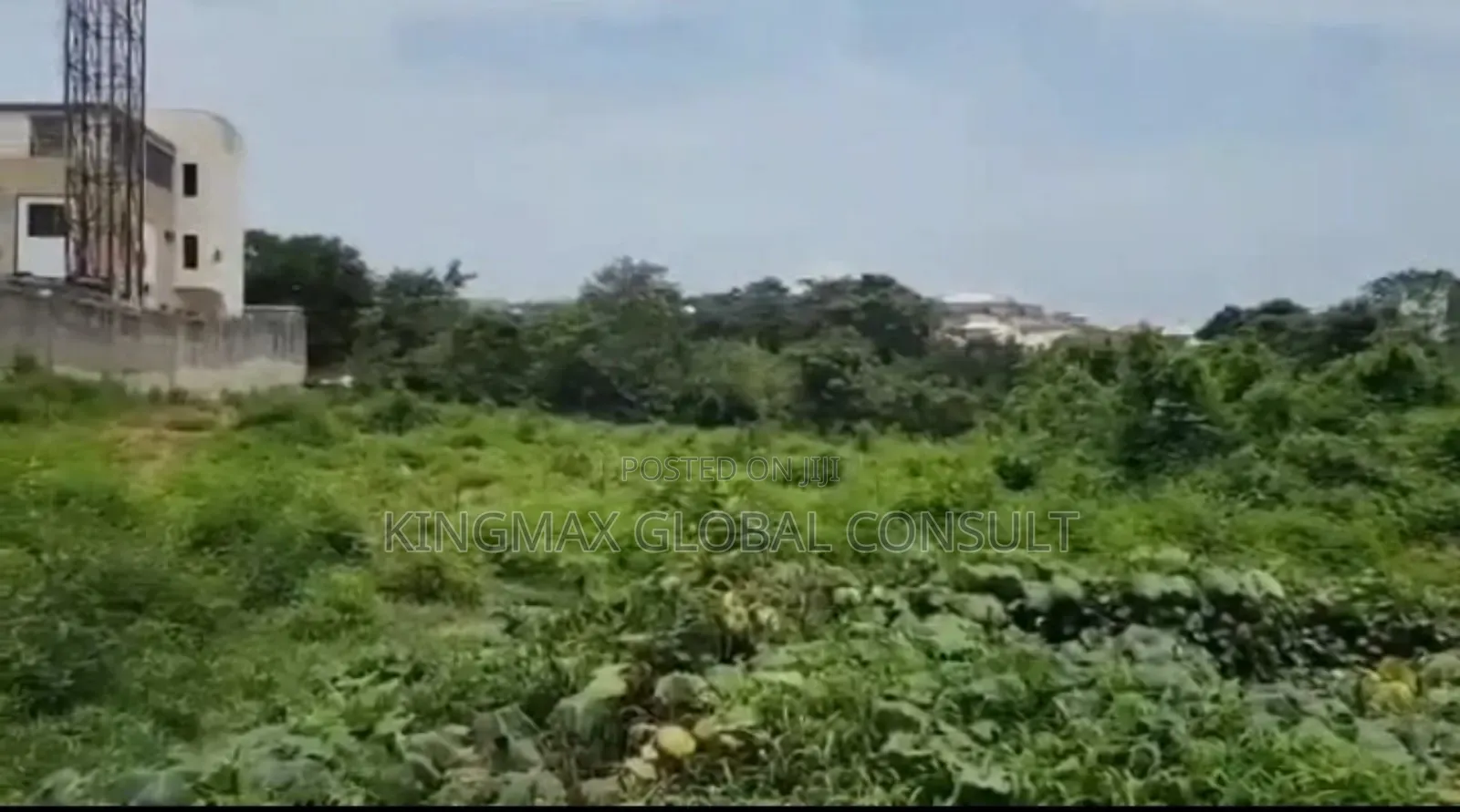 Land for Sale: Plot 333 Size:2735sqm Tarred Road C of O in Guzape District