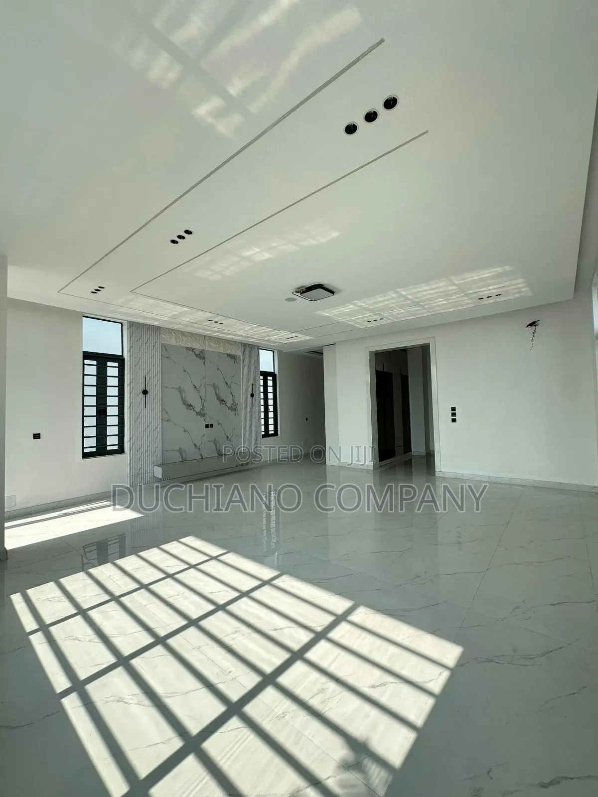 6bdrm Duplex in Chevron for sale in Chevron