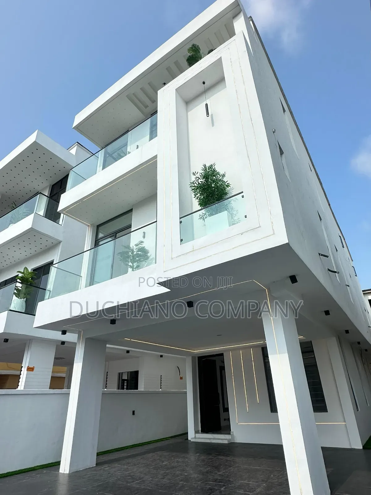 6bdrm Duplex in Chevron for sale in Chevron