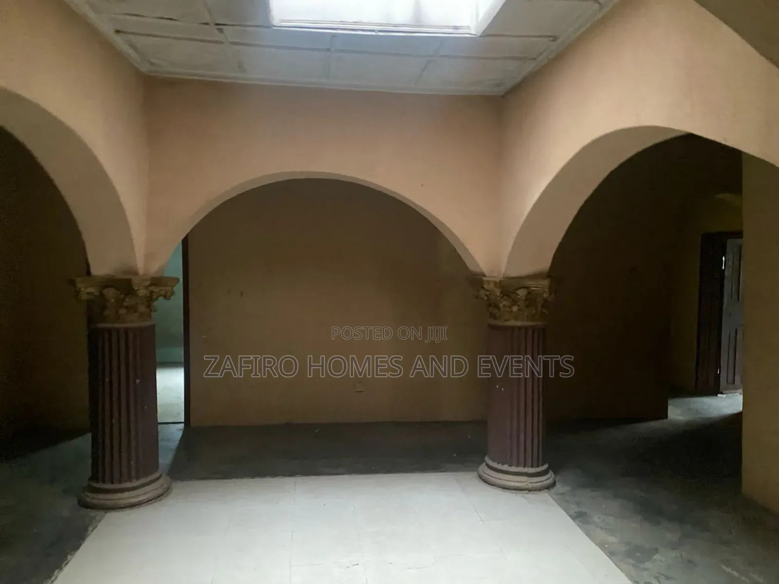 6bdrm Bungalow in Ilupelu Estate for sale in Ibadan