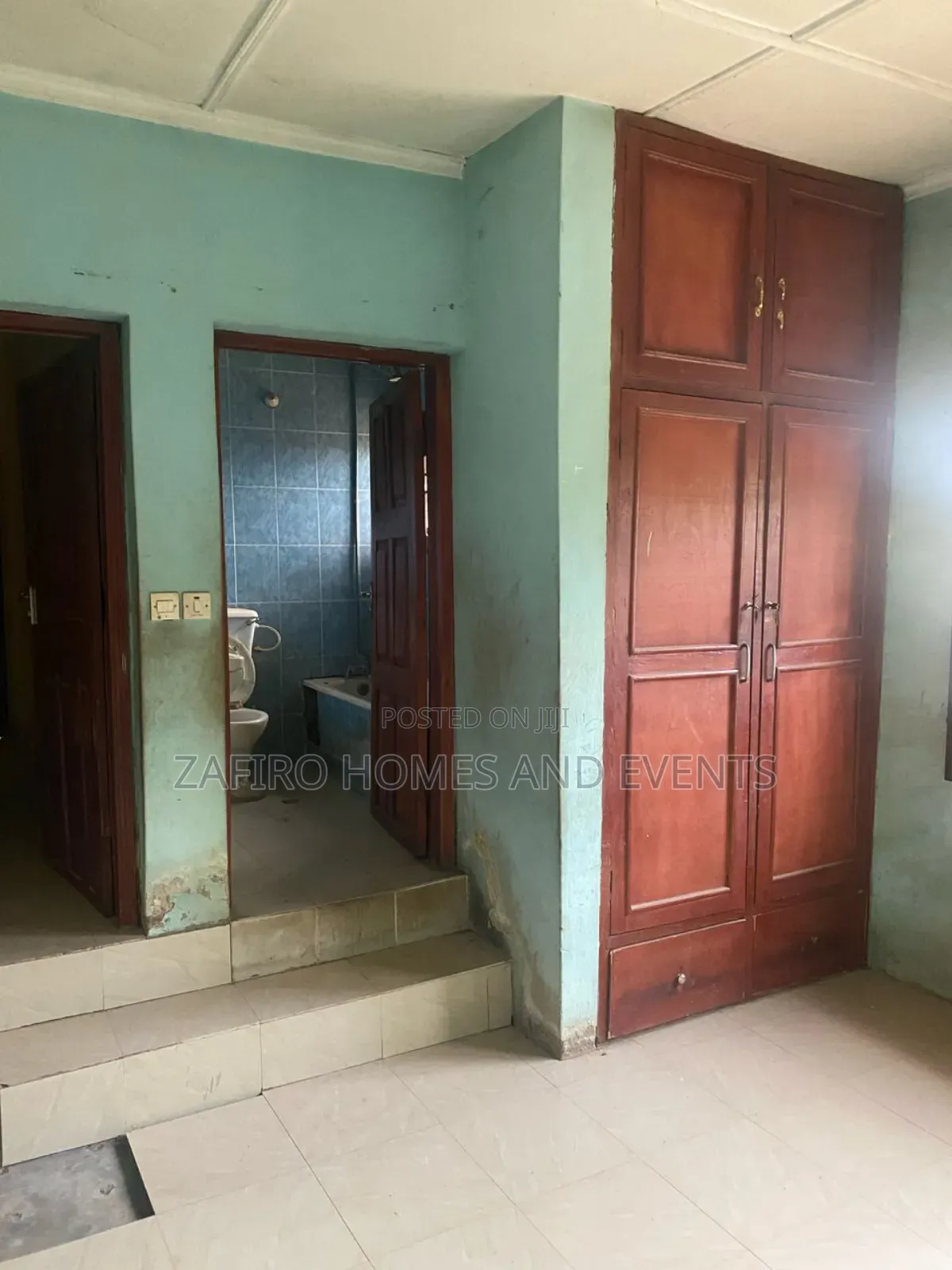 6bdrm Bungalow in Ilupelu Estate for sale in Ibadan