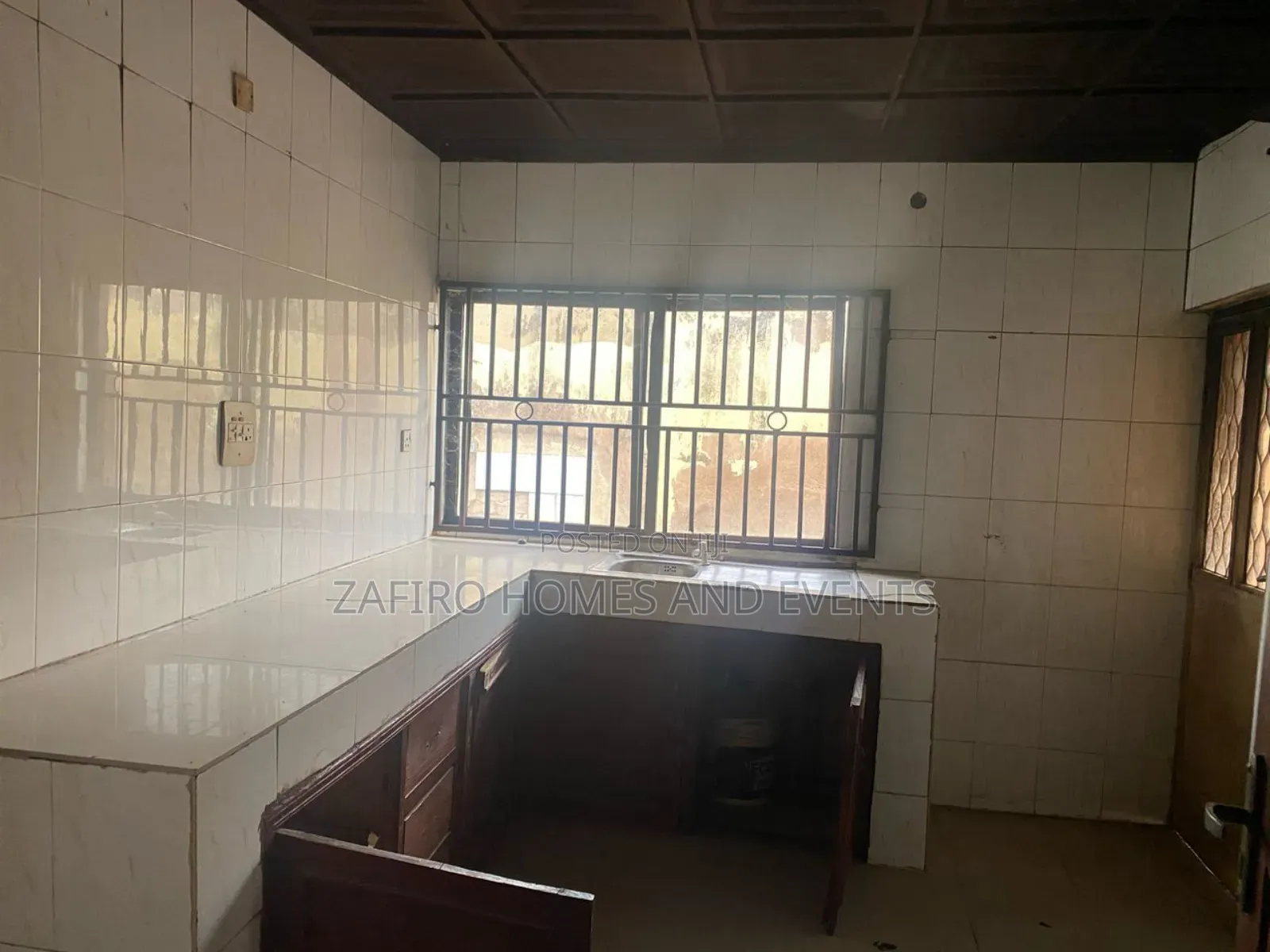 6bdrm Bungalow in Ilupelu Estate for sale in Ibadan