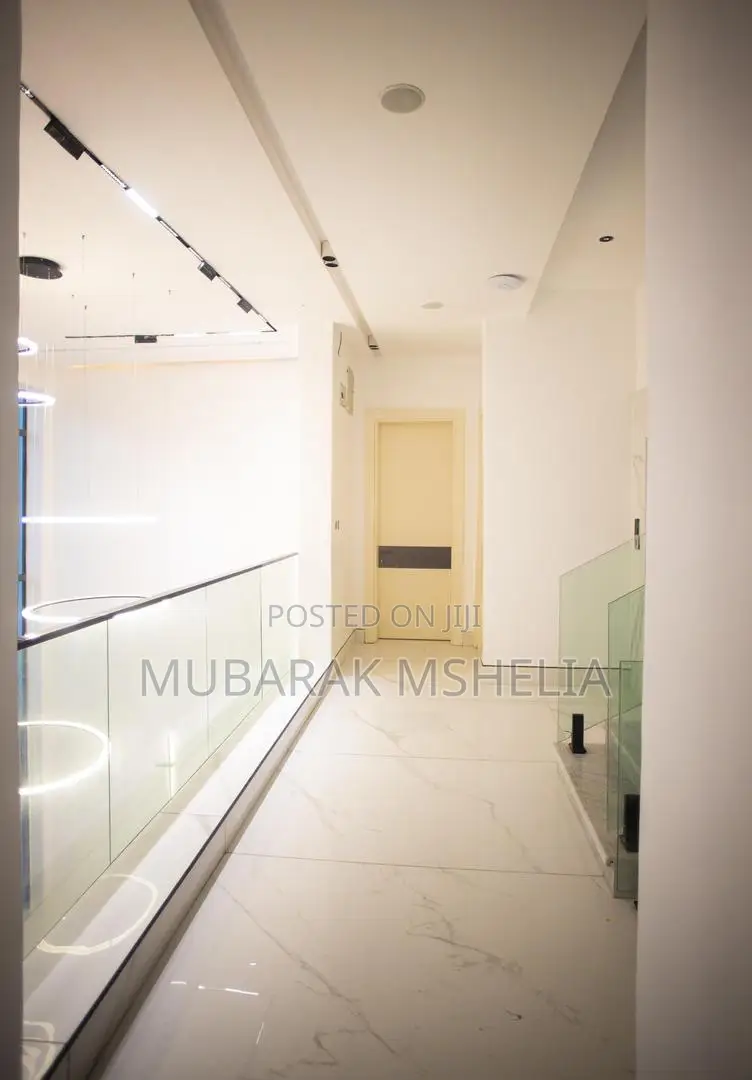 6bdrm Duplex in Ikota for sale in Ikota