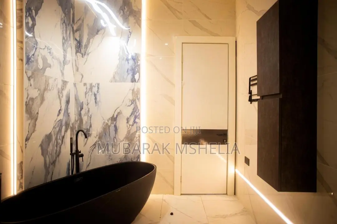 6bdrm Duplex in Ikota for sale in Ikota